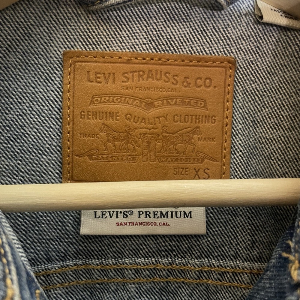 Levis Premium Jacket Men’s Medium Blue Denim Trucker Distressed Coat Big E - Picture 8 of 14